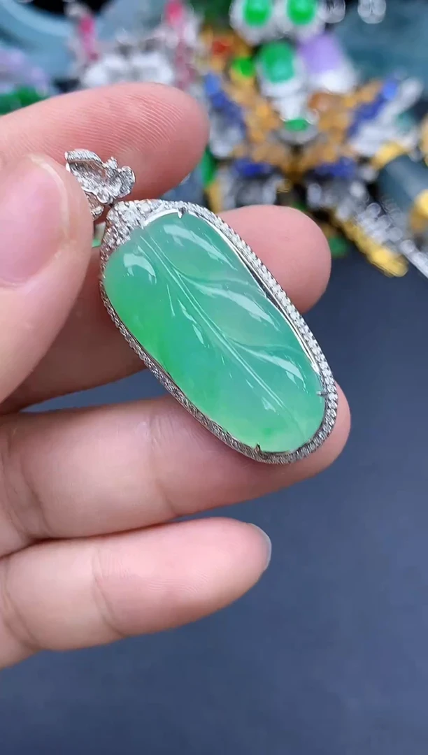 吊坠(不含链)18K金镶嵌翡翠328-春日珠宝