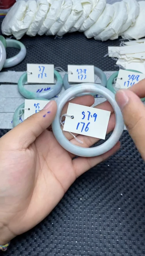 未镶嵌手镯翡翠176