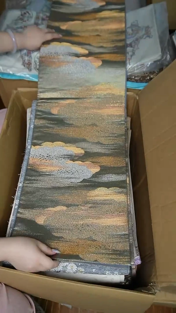 织绣4织金缀织朝霞
