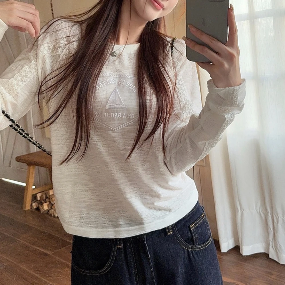 新品2025松弛感设计感拼接花边蕾丝长袖女公主袖圆领设计感辣妹