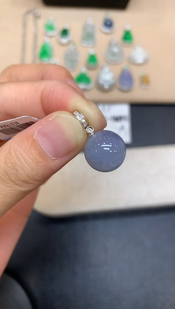 颈饰18K金镶嵌翡翠珠子【无服务费