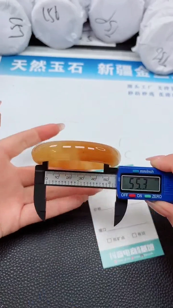 【闪购商品】石英质玉手镯未镶嵌170