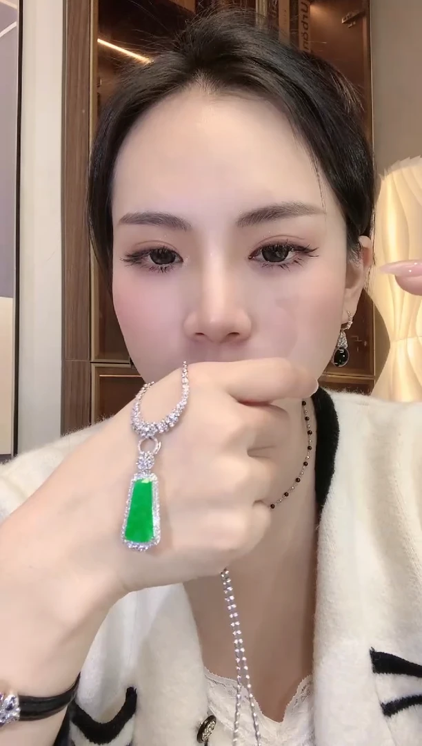 【闪购商品】翡翠吊坠(不含链)18K金镶嵌D41