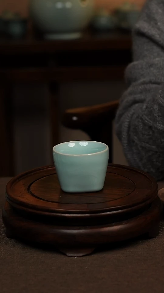 瓷片天青色天圆地方杯80ml微瑕不带礼盒