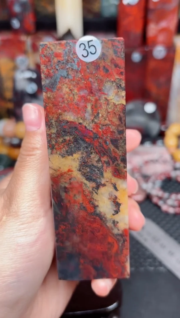 玉石35号桂林鸡血玉印章摆件