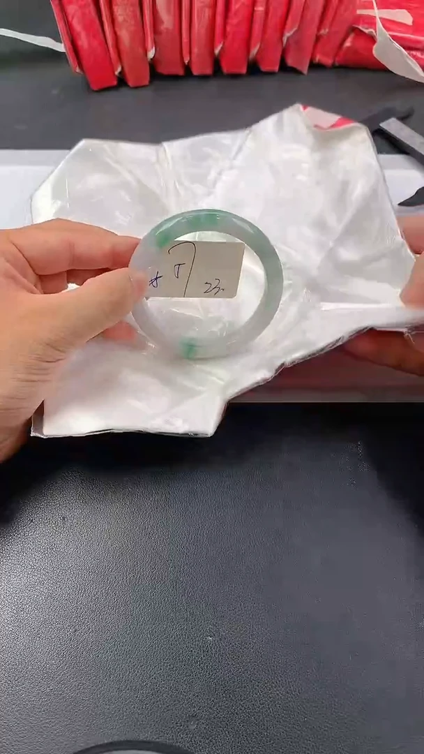 翡翠手镯未镶嵌210