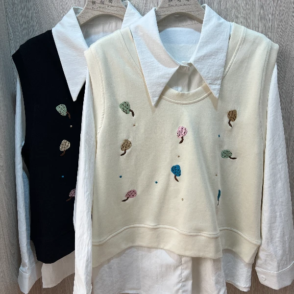 胖向向春装新款3196简约大方款身刺绣马夹+衬衫百搭两件套