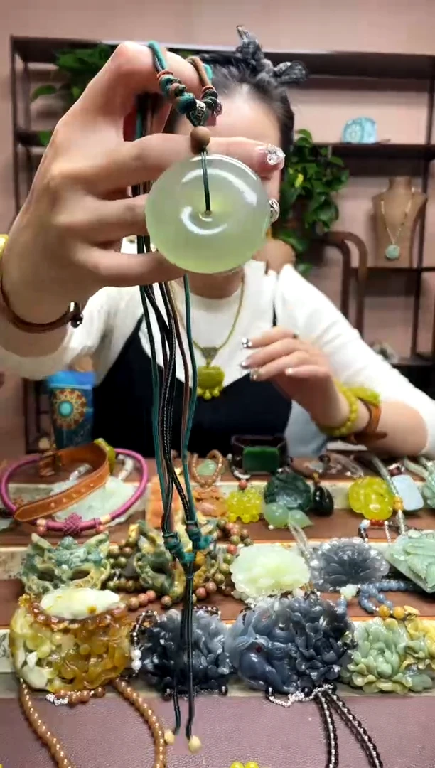 未镶嵌岫玉吊坠·