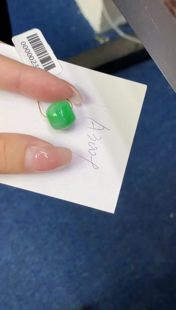 翡翠未镶嵌颈饰缅甸天然翡翠A货