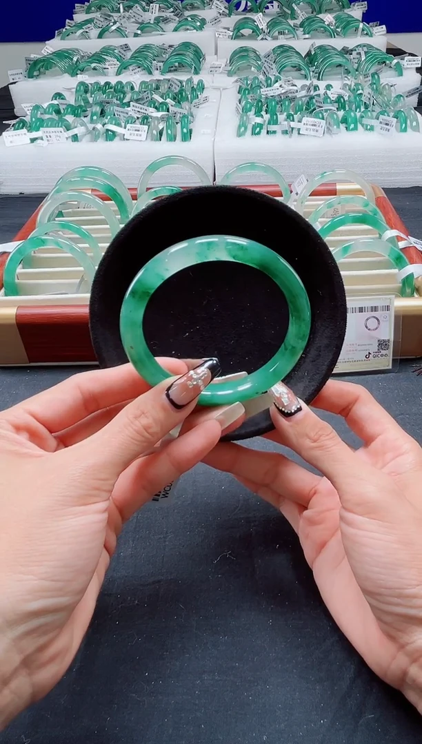 未镶嵌手镯石英质玉（非洲翠）圈口60