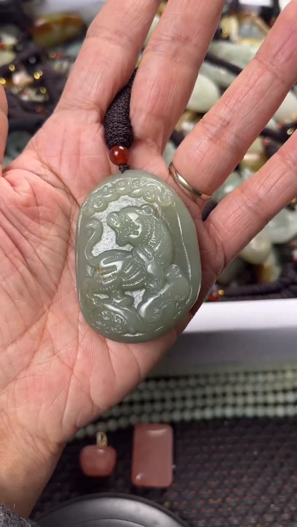 【闪购商品】和田玉颈饰未镶嵌多样性发货没有证书拍一发一有瑕