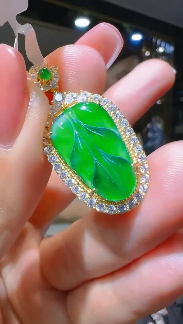 【闪购商品】翡翠吊坠(赠链)银S925镶嵌033     （多样性发货）