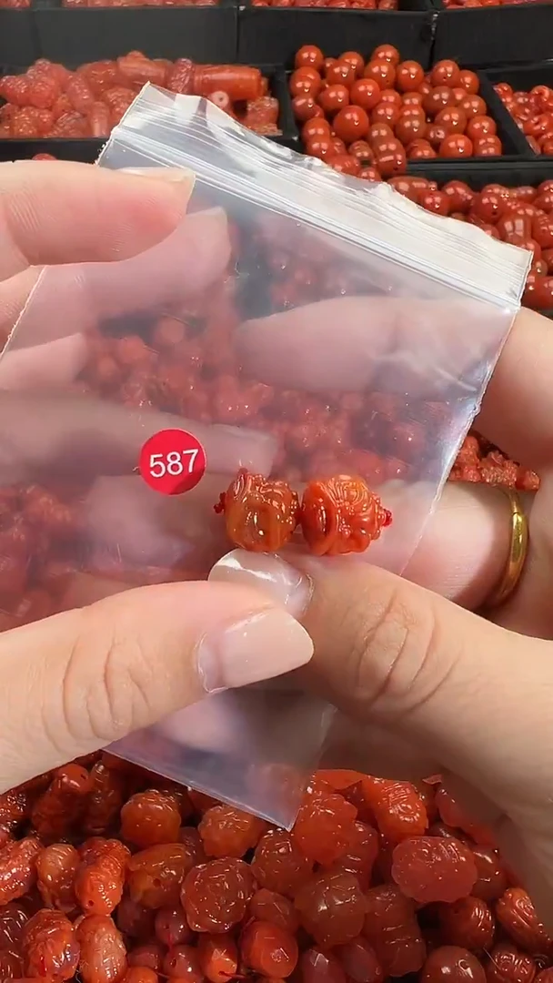 颈饰未镶嵌南红玛瑙1