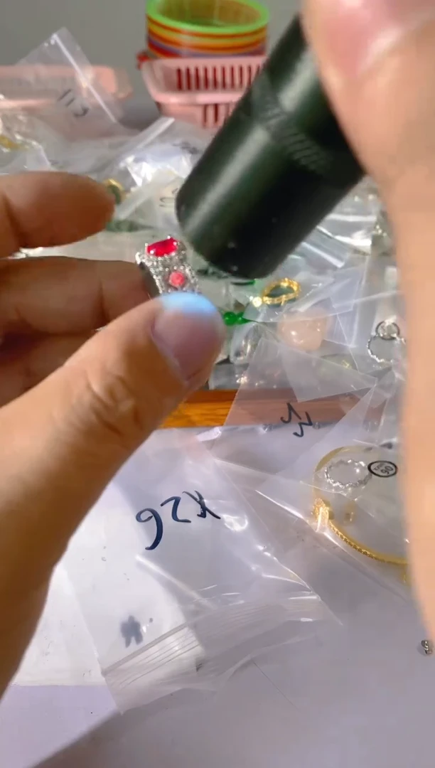 【闪购商品】水晶颈饰银S925镶嵌X26红宝，蓝宝，多样性发一件赠链