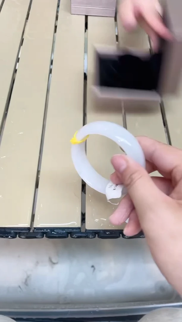 石英质玉手镯未镶嵌96-