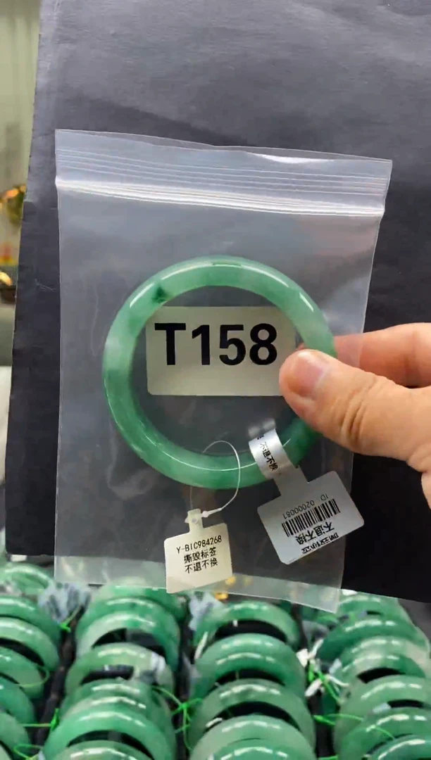未镶嵌手镯石英质玉（非洲翠）5859圈口T158