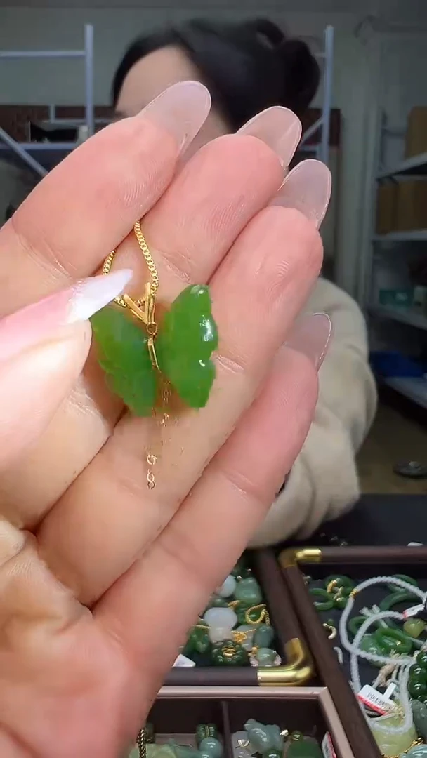 颈饰18K金镶嵌和田玉(多样性发货.发其一）11.10.95