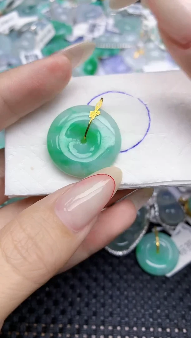 颈饰18K金镶嵌翡翠93   天然翡翠A货  百元以上9米证书费自理