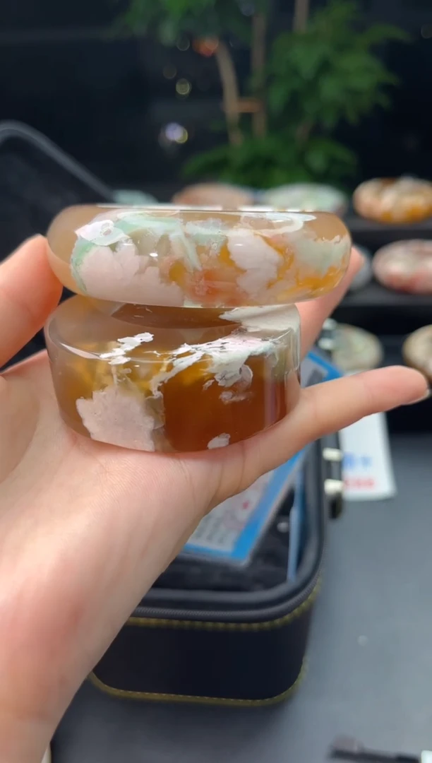 【闪购商品】石英质玉手镯未镶嵌赠送镯心（圈口60