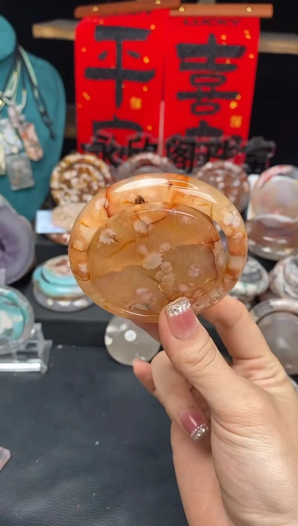 【闪购商品】石英质玉手镯（圆镯）未镶嵌56