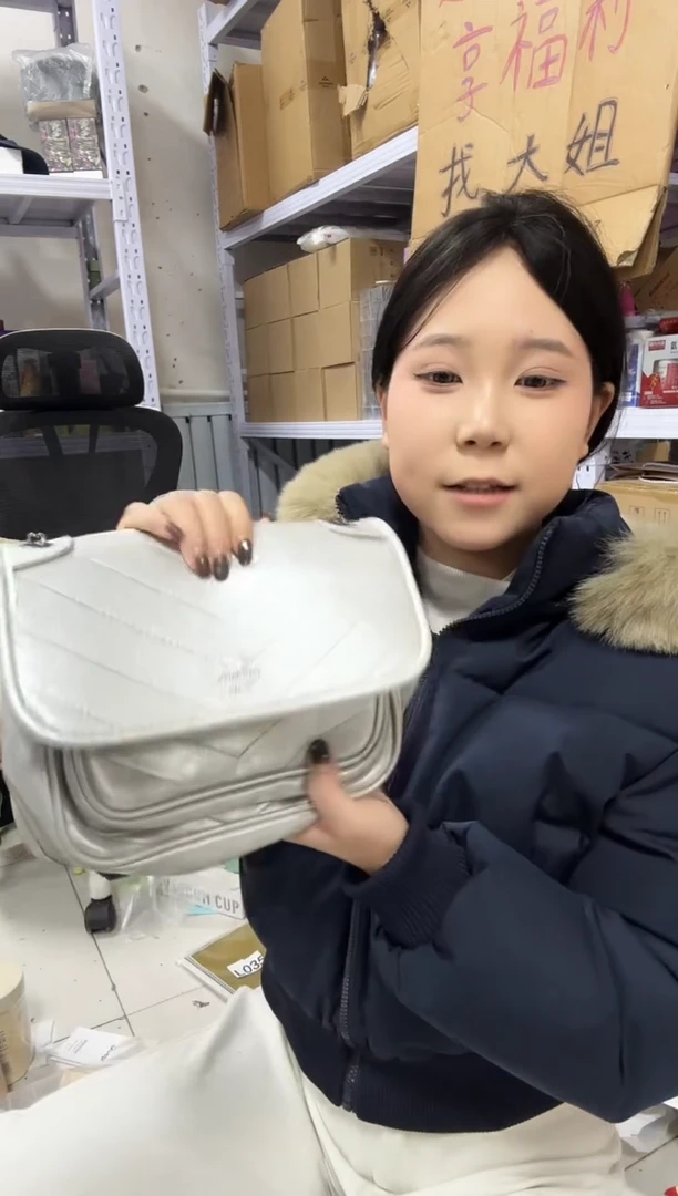 PVC点点小红心 关注主播