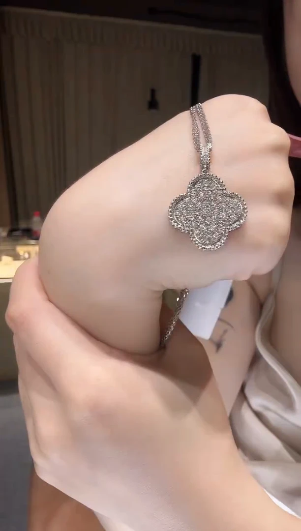 铂Pt950镶嵌项链钻石大花多样性发其一