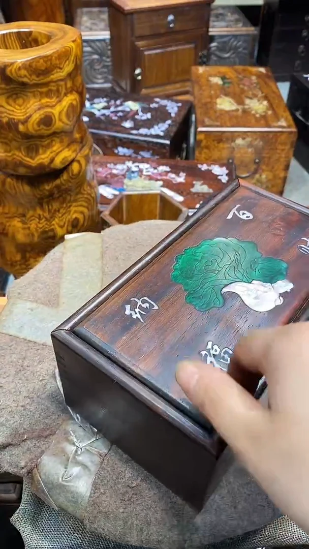 木木雕款盒子一个