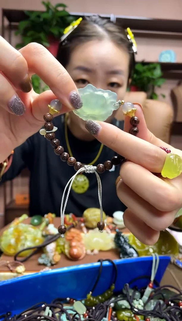 未镶嵌岫玉颈饰·1