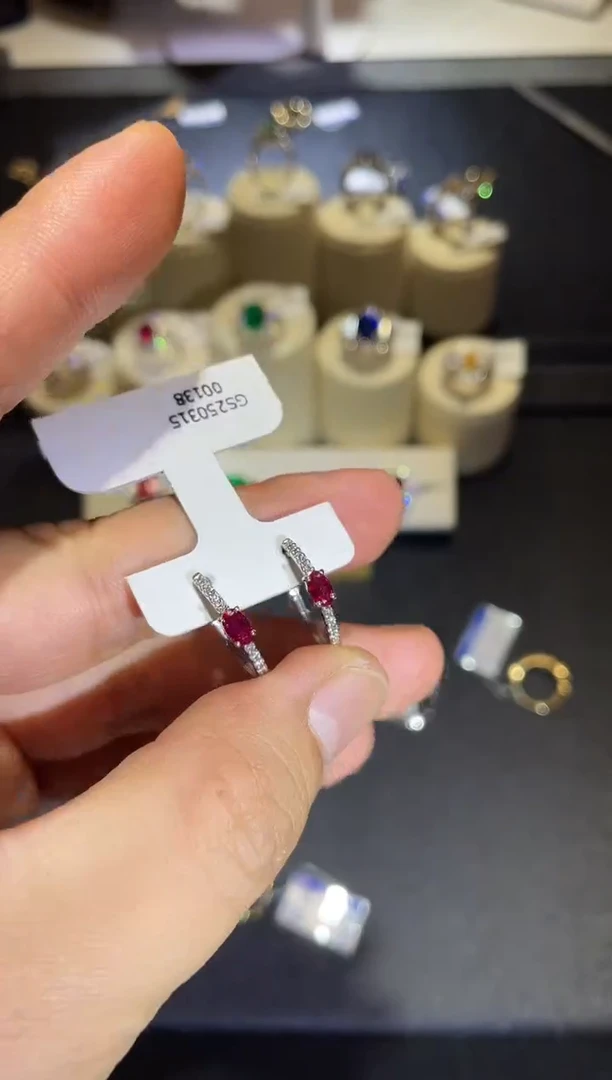 铂Pt900镶嵌耳饰红宝石0.47ct