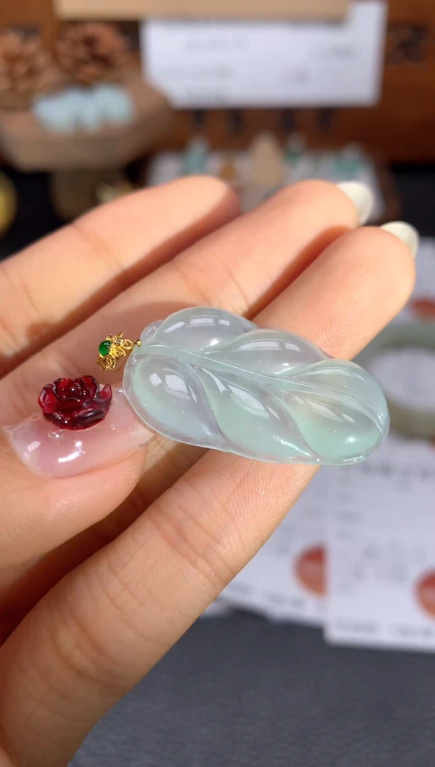 【闪购商品】翡翠吊坠(不含链)18K金镶嵌叶子
