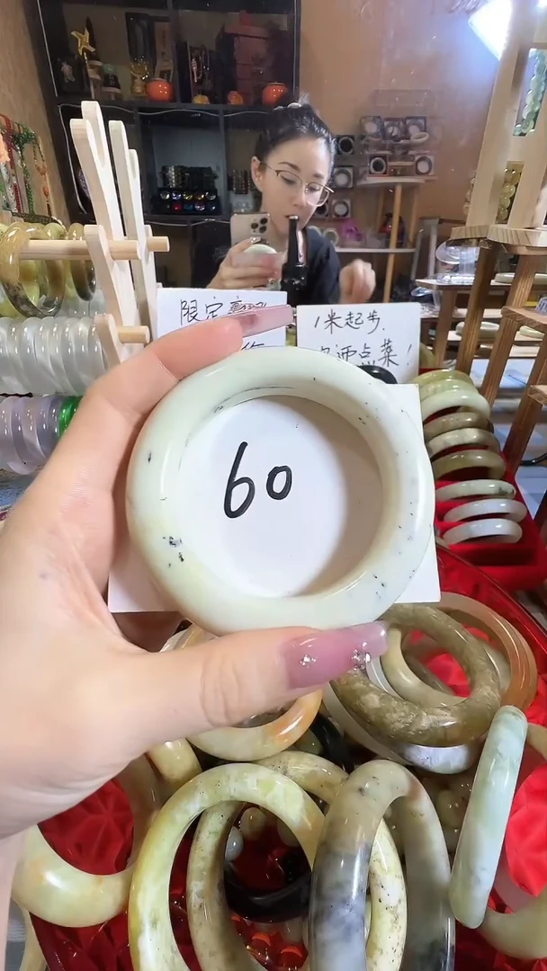 岫玉未镶嵌手镯88（福利）