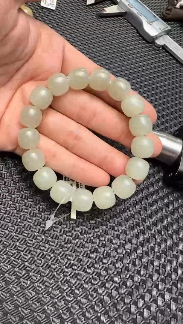 未镶嵌手串和田玉近矿青白玉12x13