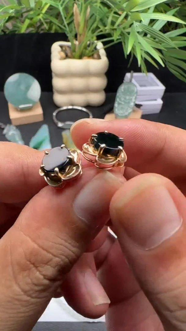 18K金镶嵌定制翡翠耳钉