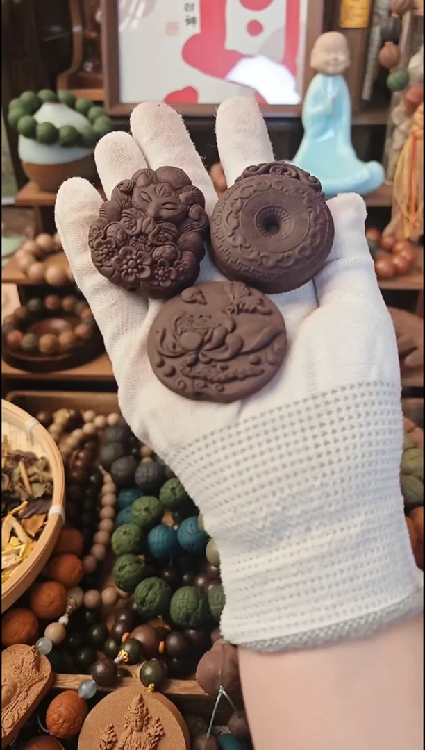 泥塑九紫东方香牌一套