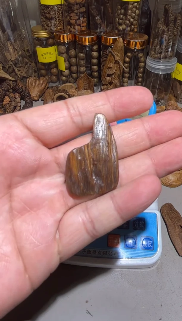 沉香沉香碎屑 东马（克）