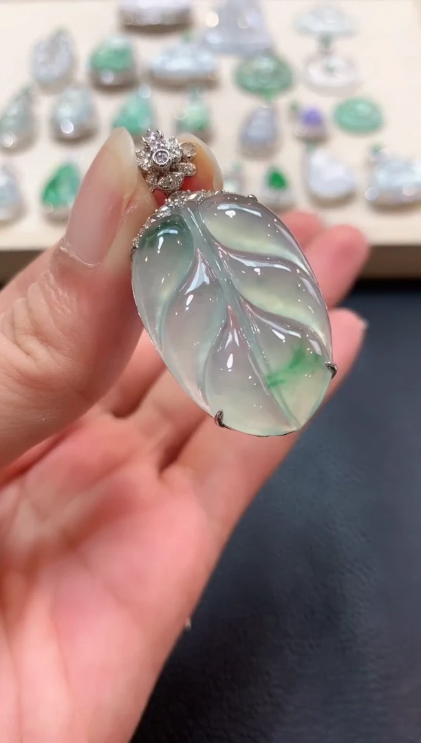 翡翠18K金镶嵌吊坠(不含链)b106