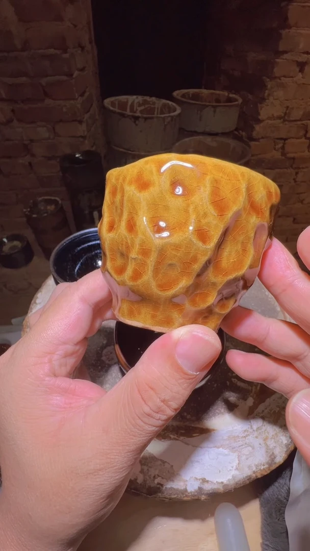 茶盏不****?非遗大师修光明手捏杯