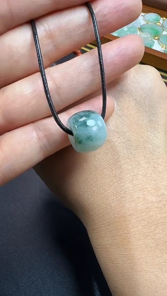 颈饰未镶嵌翡翠飘花路路通