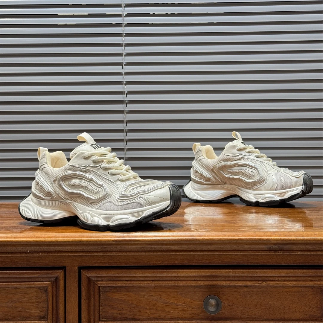 2025春季新款时尚爆款轻奢高端软底舒适耐磨休闲男鞋（偏大一码）