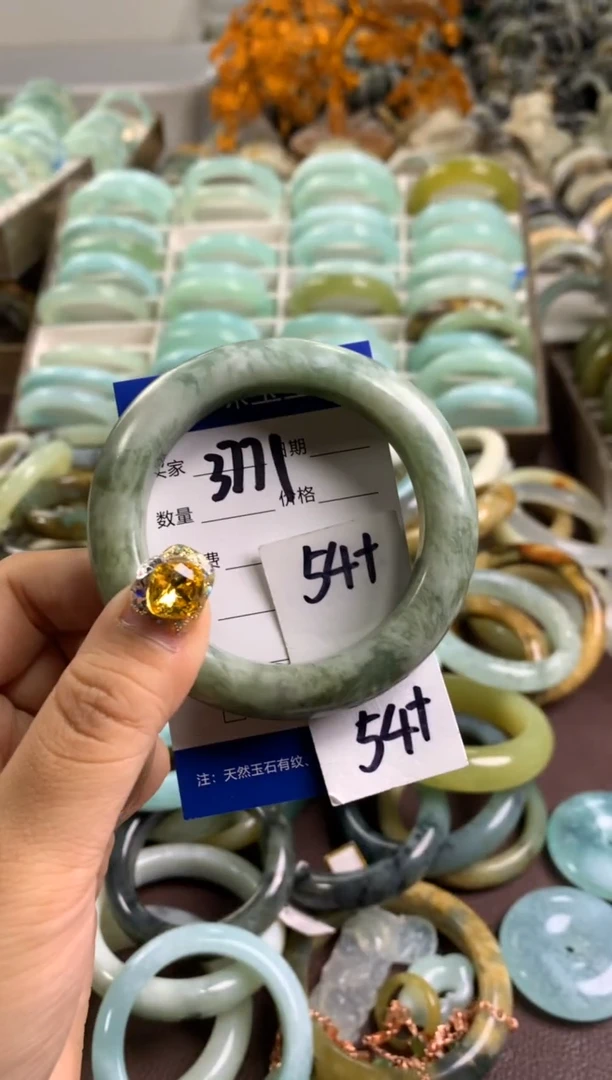 【闪购商品】蛇纹石玉手镯未镶嵌3771