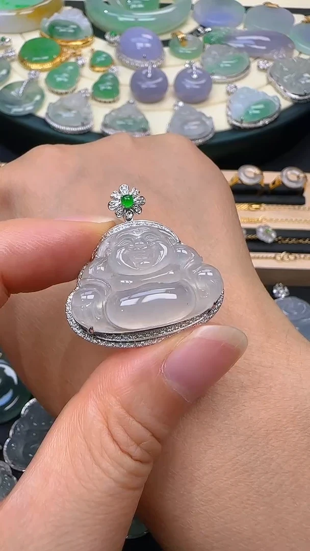 颈饰18K金镶嵌翡翠佛公
