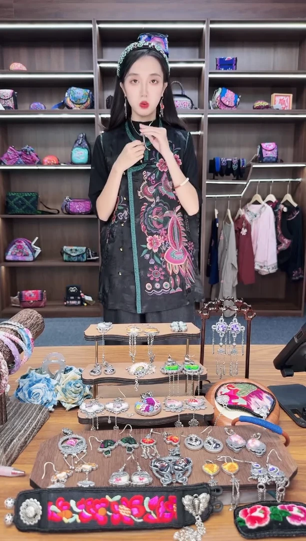 织绣A47蒙阿苏苗绣传承店