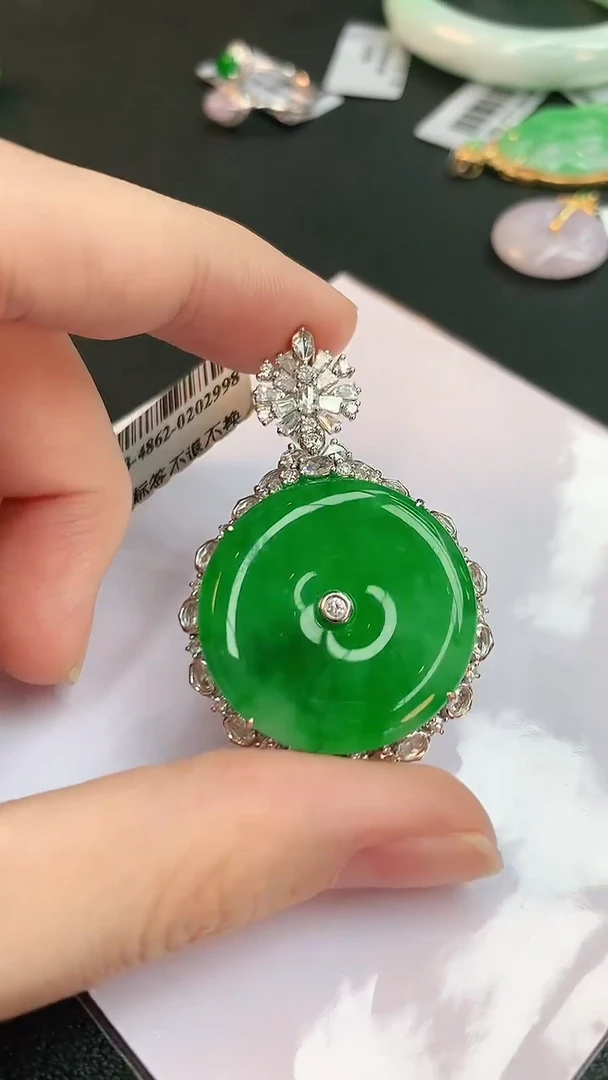 【闪购商品】翡翠颈饰18K金镶嵌赠礼盒证书 敏