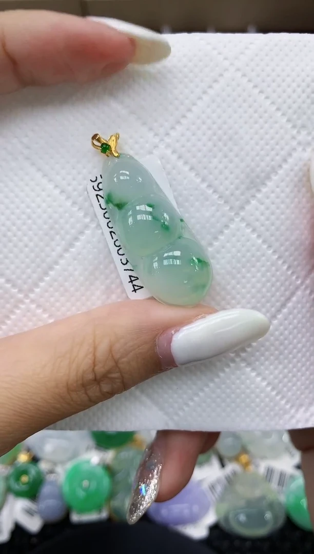 颈饰18K金镶嵌翡翠11111111111