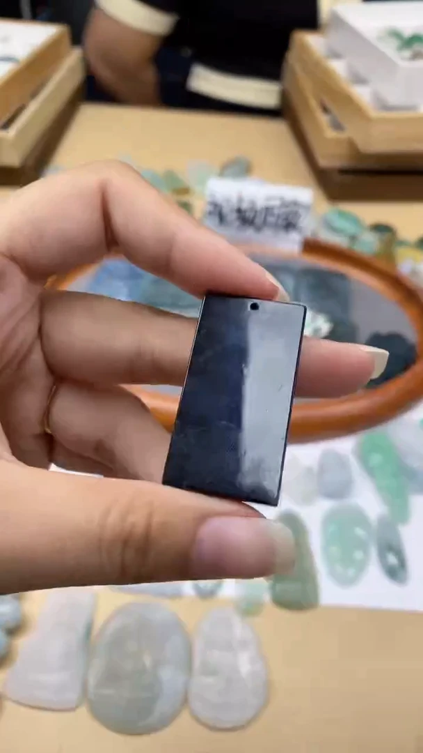 颈饰未镶嵌翡翠挂件