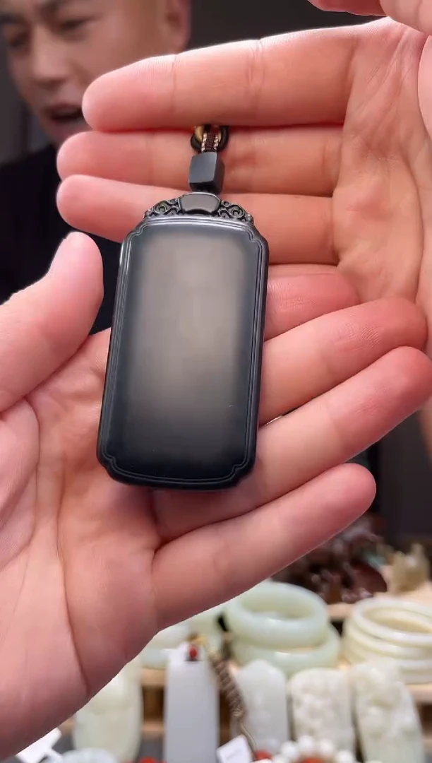 颈饰未镶嵌和田玉吊坠