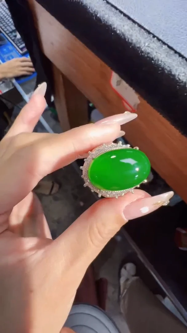 未镶嵌定制翡翠翡翠A货有轻微色差属于正常现象，蛋面多样性发货1
