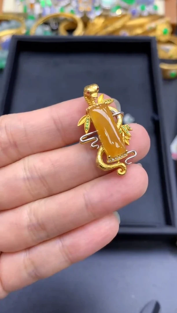 颈饰18K金镶嵌翡翠607-中国好珍宝