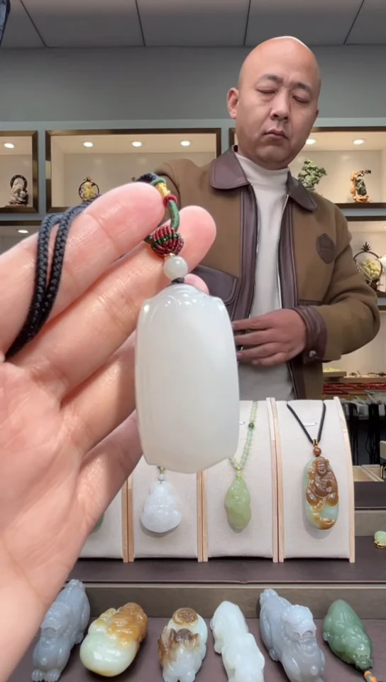 颈饰未镶嵌和田玉苏