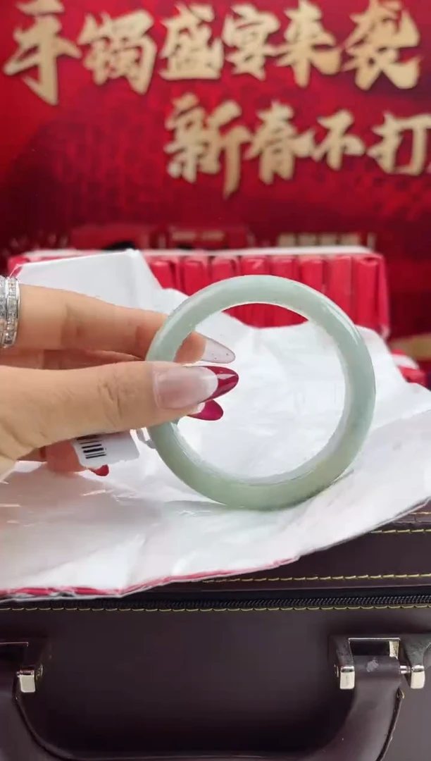 【闪购商品】翡翠手镯未镶嵌3翡翠手镯（微瑕）